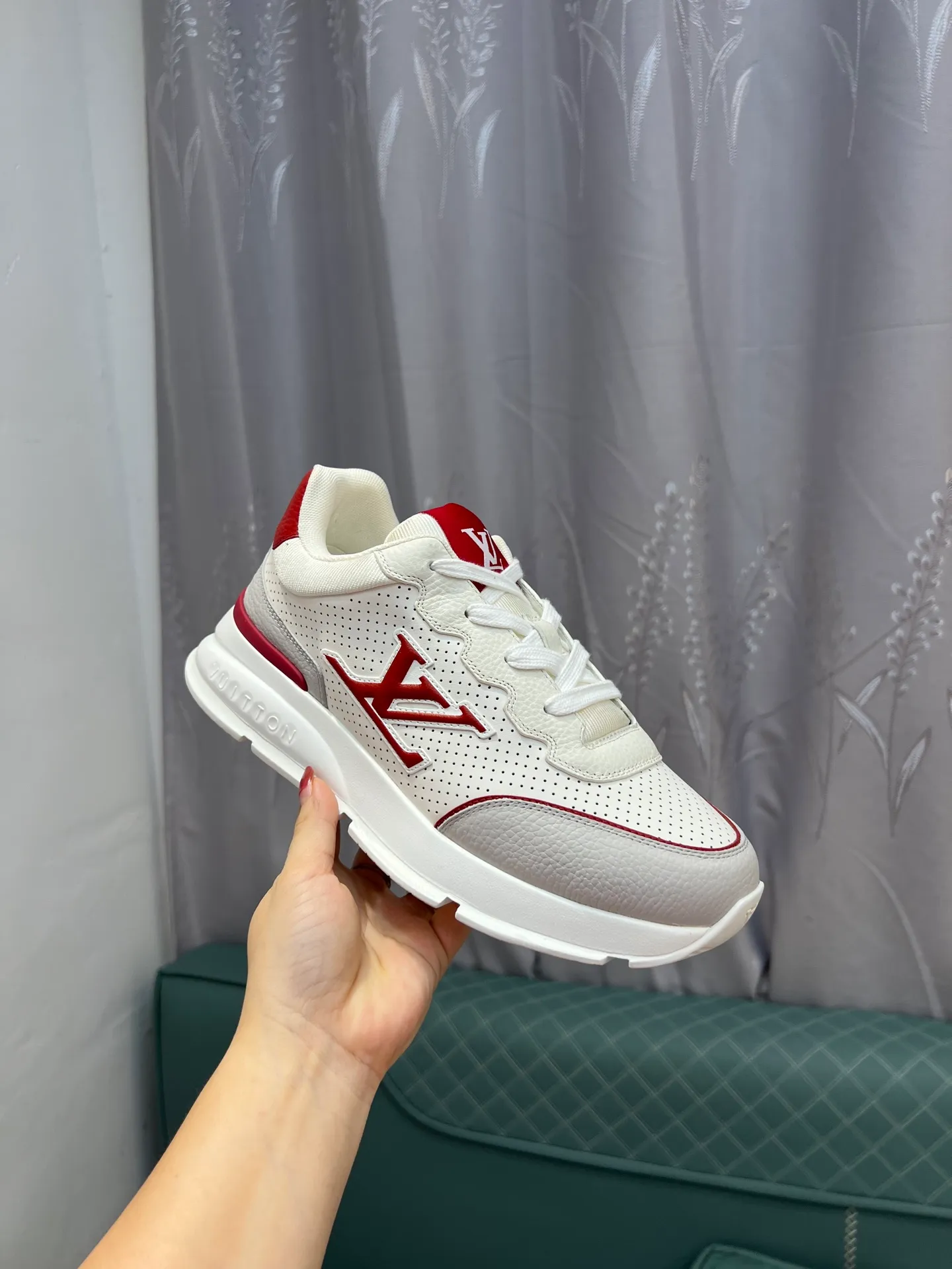 Men's shoes 💰640 LV | Louis Vuitton 2025𝐬𝐬 New spring and summer styles for couples, men's styles come out first. The counter features the latest casual shoes. Hard goods are new🆕 ❥Purchase level! Full of high-end feel! A popular model among bloggers at home and abroad, it’s retro and fashionable and looks amazing on your feet! Wear a lot of happiness! Mainly recommended model on the official website★ ▪️Upper: Original custom-made imported calfskin fabric ▪️Inner lining: breathable gauze imported from Italy ▪️Outsole: rubber foam ➕tpu high-end outsole ▪️Shoe size: 36-44 (customized for 45 and 46)